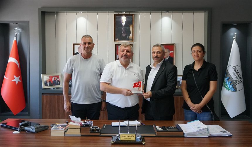 Türk Sağlık-İş’ten anlamlı ziyaret: Başkan Gelgör’e özel hediye