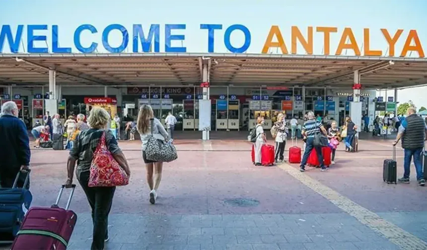 Antalya’da İngiltere ve Polonya çıkışı: Turist sayısı rekor kırdı