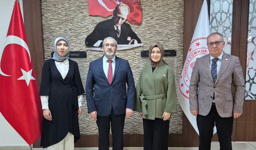 Çorumlu öğretmenler Antalya’dan ödülle döndü