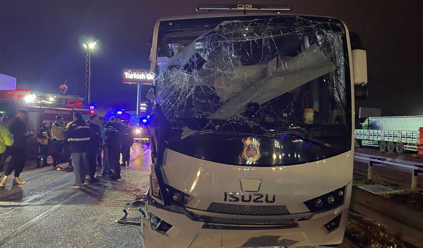 Amasya’da cezaevi nakil aracı kaza yaptı: 9'u asker çok sayıda yaralı var