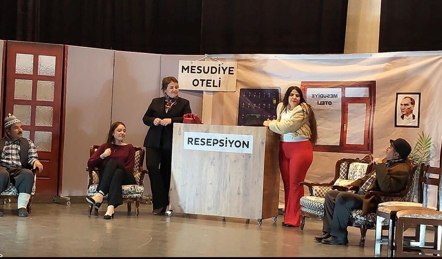 ‘Reis Bey’ Merzifon’da tiyatroseverlerle buluştu