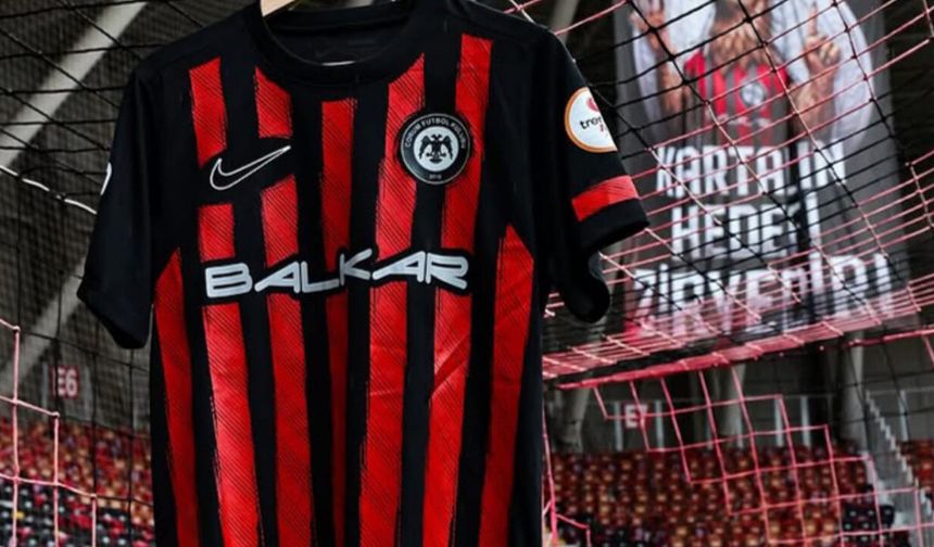 Formalar belli oldu: Kritik maçta renkler sahaya çıkıyor