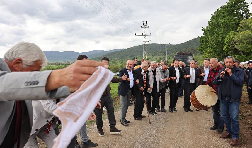 Kıbrıs gazisi davet etti, Vali Çalgan köy halkıyla buluştu
