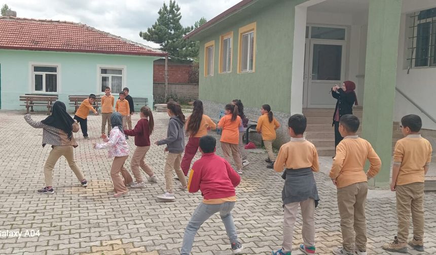 Yekbas Merkez Camii’nde öğrenciler bir araya geldi