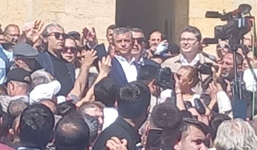 Özgür Özel’den Anıtkabir’den Sungurlu’ya anlamlı mesaj