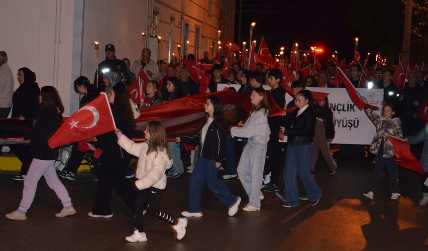 Dodurga'da 19 Mayıs etkinlikleri kapsamında fener alayı düzenlendi
