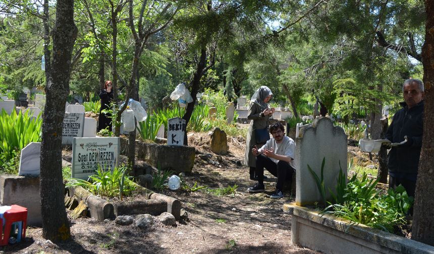 Dodurga'da arife günü mezarlıklar ziyaret edildi