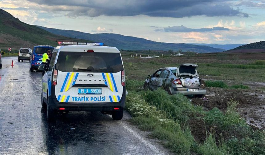Kaygan yolda kontrolden çıkan otomobil takla attı: 5 yaralı