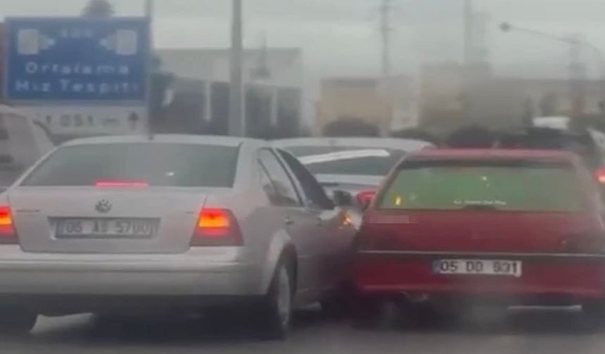 Düğün konvoyu değil tehlike konvoyu! Şeritleri kapatan sürücüler tepki topladı