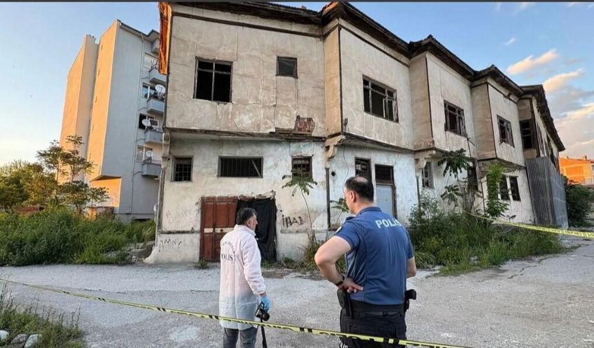 Çorum’daki metruk binada bir ölüm daha! Mahalle sakinleri yetkililere çağrı yaptı