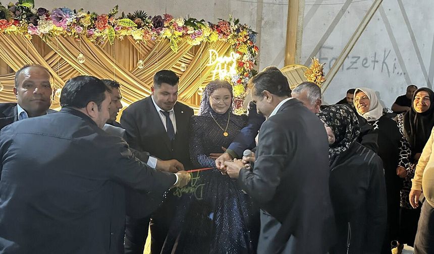 Başkan Torun, Seher ve Ramazan çiftinin yüzüklerini taktı
