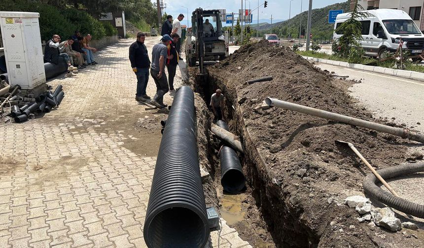 TOKİ bağlantı yolunda yağmur suyu hattı çalışması başladı