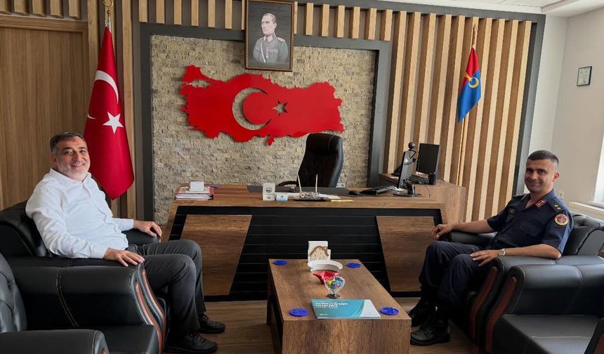 Turan Kalıpcı, Jandarma Üsteğmen Nuri Uyar’ı ziyaret etti