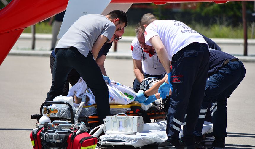 Balkondan düşüp ağır yaralandı: Ambulans helikopterle Ankara'ya sevk edildi