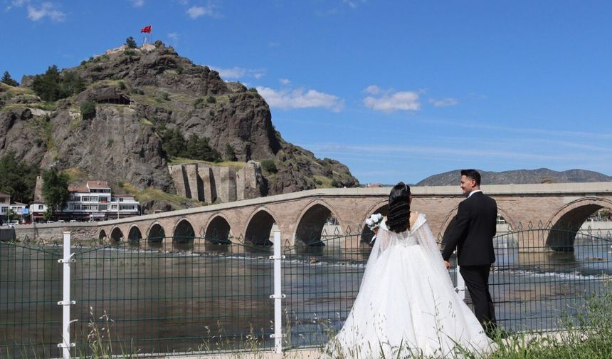Osmancık'ın tarihi güzellikleri evlilik albümlerine taşınıyor