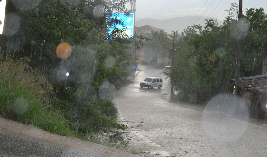 Dodurga’da dolu ve sağanak hayatı olumsuz etkiledi