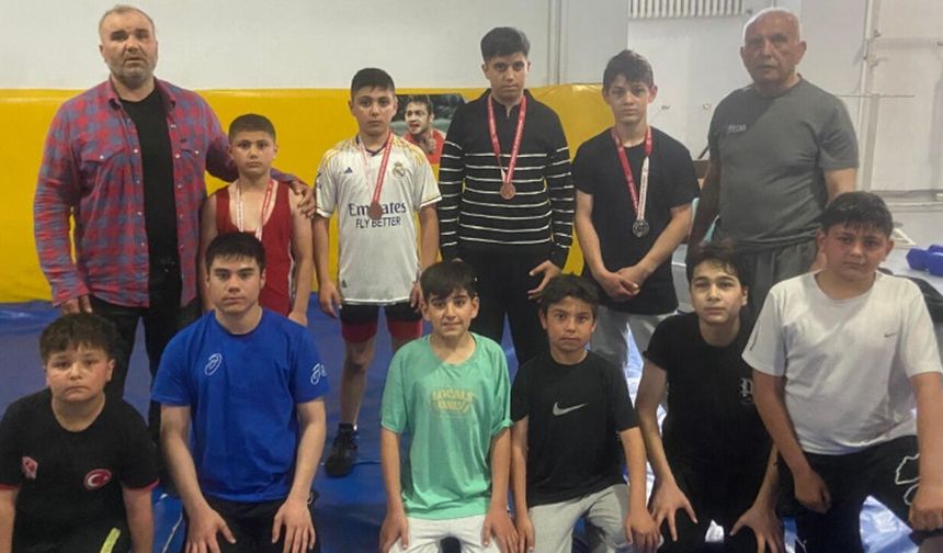 Sungurlulu güreşçiler Çorum’da ikinci oldu