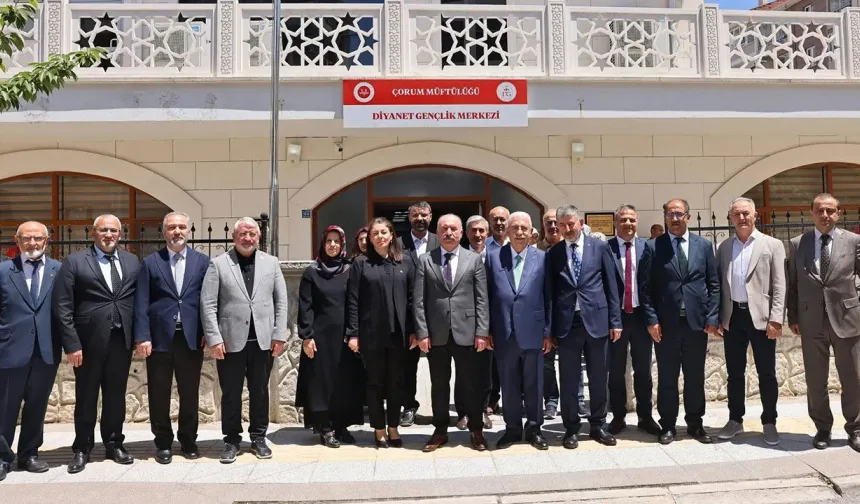 Türk-İslam sanatları hayran bıraktı: Vali Çalgan el emeği göz nuru sergiyi gezdi