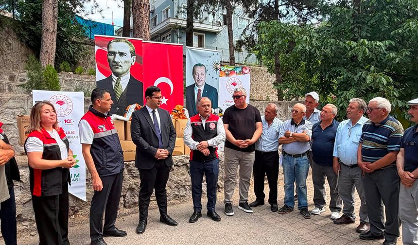 Oğuzlar’da üreticilere ekipman ve gübre desteği
