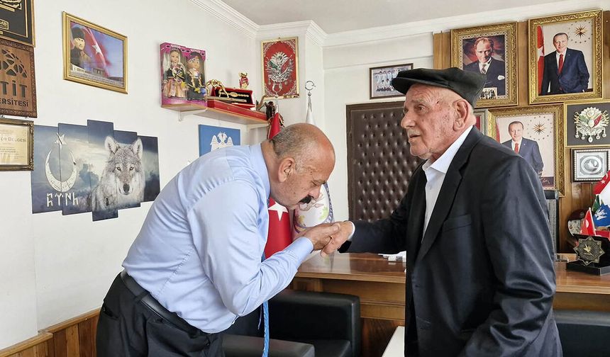 Yarım asırlık esnaftan Başkan İsbir’e unutulmaz sözler