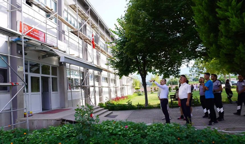 Kapalı Salonda dış cephe bakımı incelendi