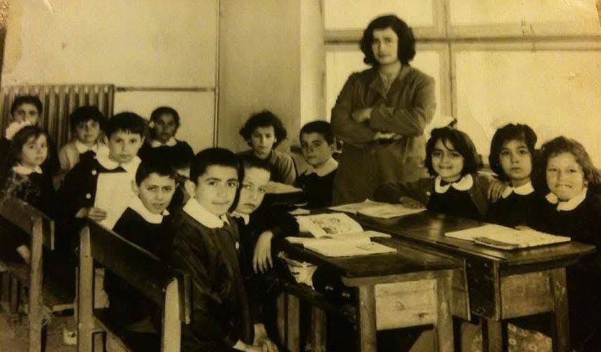 Bir sınıf fotoğrafına sığan yarım asırlık hatıra