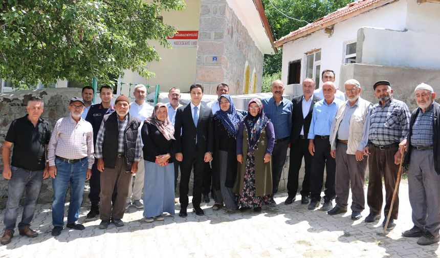Sarıçiçek’te aşure bereketi: Kaymakam Çitci vatandaşlarla buluştu