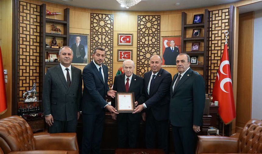Yeni hizmet binasının tapusu Genel Başkan Bahçeli’ye takdim edildi