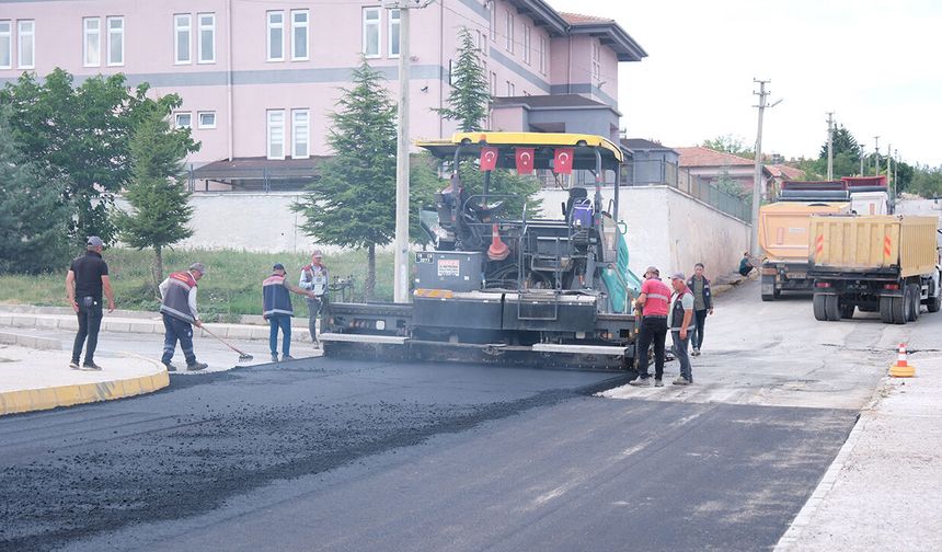 Çorum Belediyesinden bu ilçeye 2 ton asfalt desteği