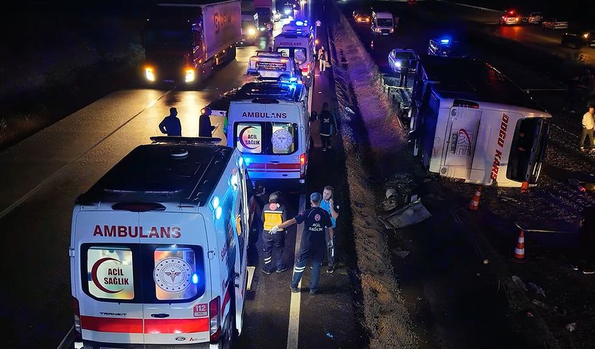 Kırıkkale-Çorum karayolundaki otobüs kazasında 40 kişi yaralandı