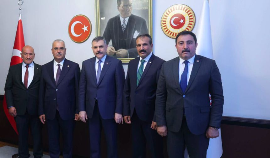 Çorum heyeti İçişleri Bakanı Mustafa Çiftçi'yi ziyaret etti
