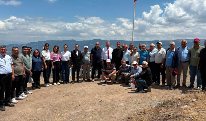 Dinçer Solmaz ve parti yöneticileri Oğuzlar’daki şenliğe katıldı