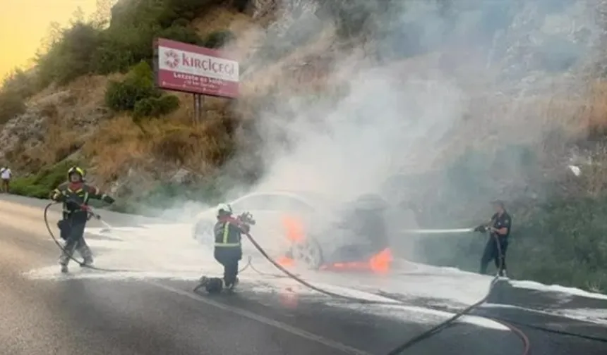 30 yıllık itfaiyeci şaştı kaldı: Elektrikli araç yandı, 12 saatte söndürülemedi!