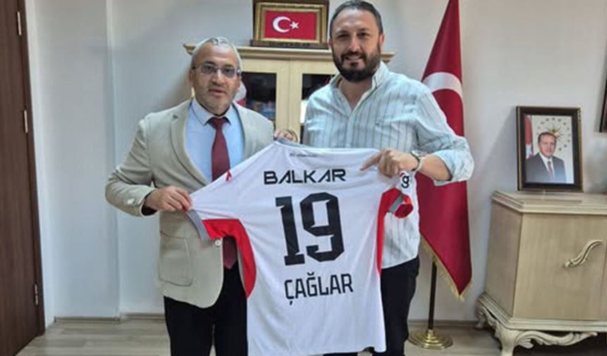 Cemil Çağlar'a Arca Çorum FK forması hediye edildi
