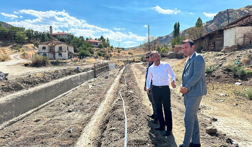 Dere ıslahı ve kilit parke çalışması sürüyor