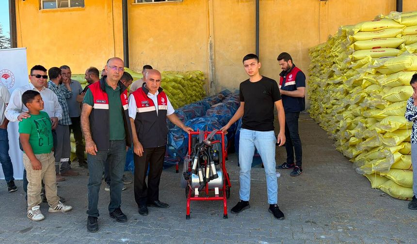 Üreticilere süt sağım makinesi hibe edildi