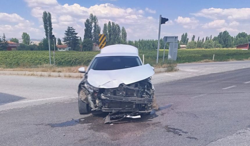 Çorum'da pikap ile otomobil çarpıştı: 2 yaralı