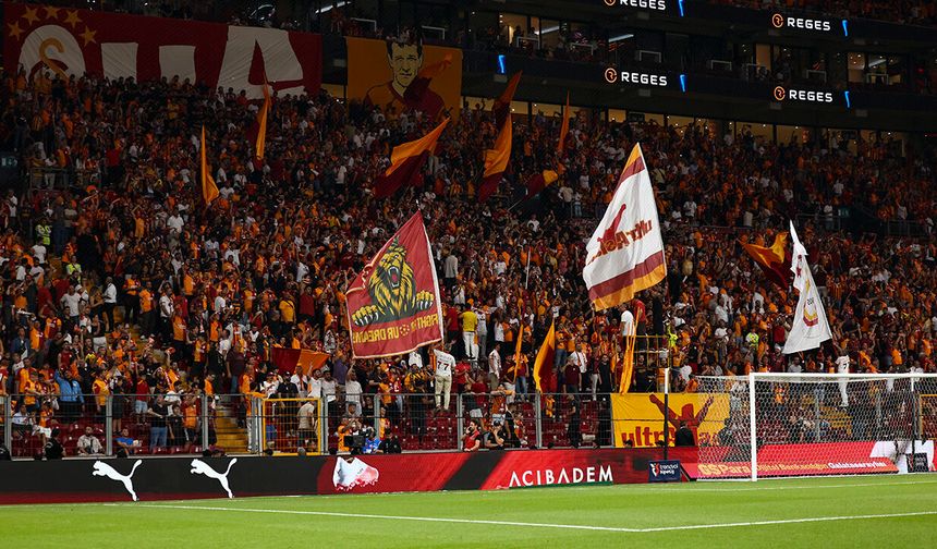 Arca Çorum FK maçı sonrası Galatasaray tribünlerinden yönetim istifa tezahüratı