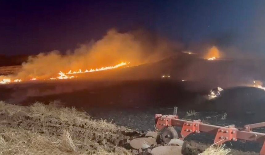 Çorum’da balya makinesi yangın çıkardı: 500 dönüm alan küle döndü