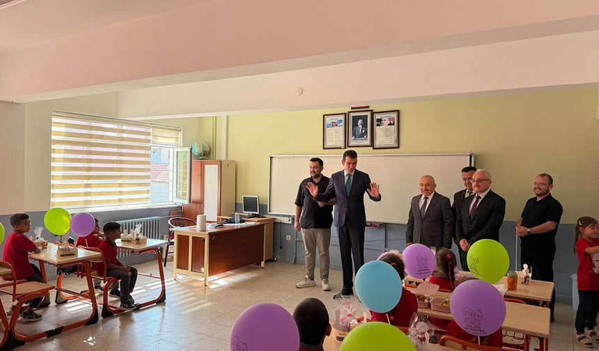 Kaymakam Köksal öğrencilerin ilk hafta heyecanına ortak oldu