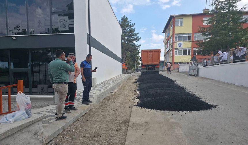 Bayat’ta asfalt bakım ve onarım çalışmaları sürüyor