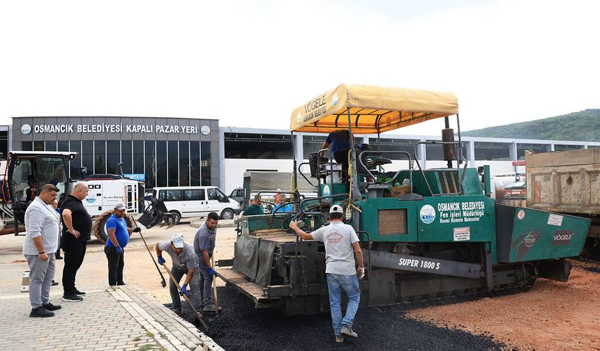 Osmancık’ta Kapalı Pazar Yeri önünde sıcak asfalt çalışması başladı
