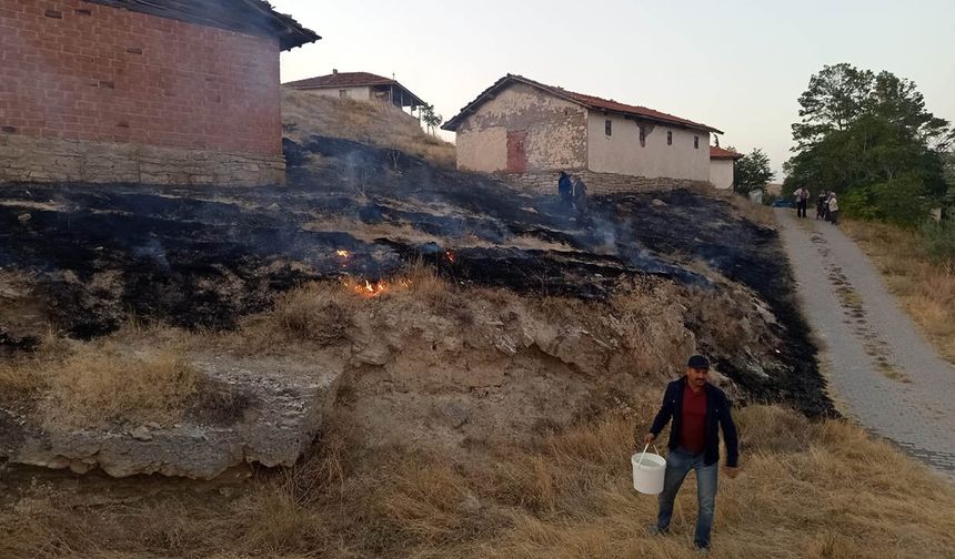 Uğurludağ'da samanlıkta çıkan yangın söndürüldü