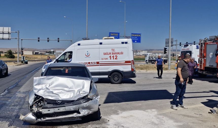 Alaca’da kavşakta korkutan kaza: 5 yaralı, durumları nasıl?