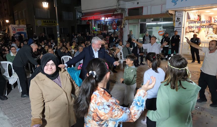 Mahalle sakinleri gönüllerince eğlendi: Müziğe doydu