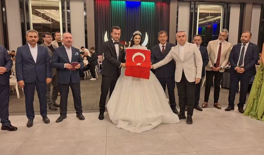 Mehmet Gayretli’nin oğlu Oğuzhan dünyaevine girdi