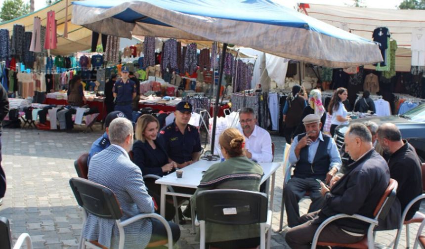 Kaymakam Nayman pazar esnafı ve vatandaşlarla buluştu