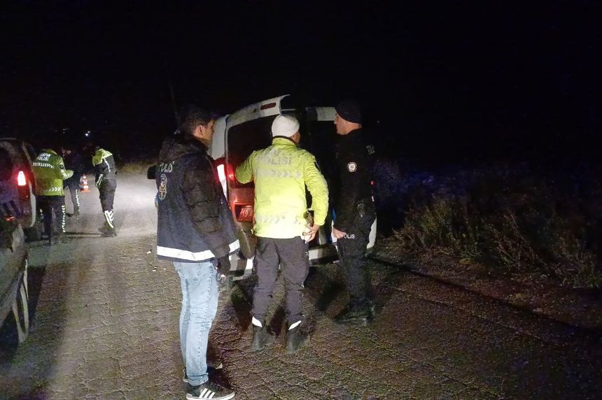 Çorum'da trafik polislerinin şüphelendiği araçtan uyuşturucu çıktı!