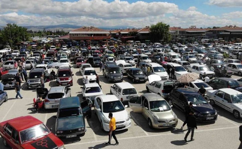 Otomobil almak isteyen vatandaşlar alternatif çözümlere yöneliyor