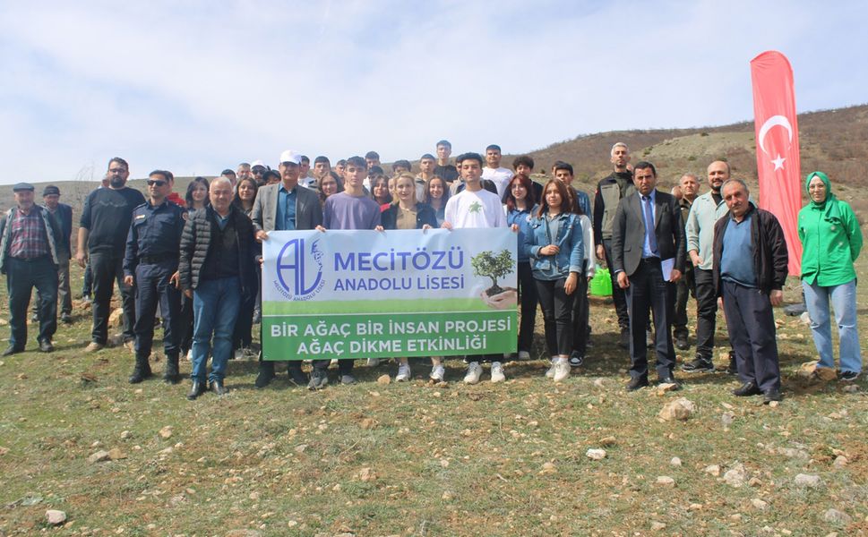 Mecitözü'nde 100 fidan toprakla buluştu